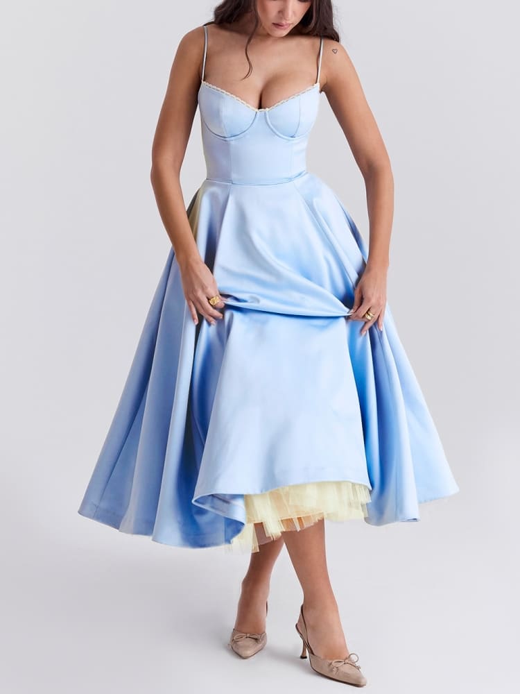 Robe mi-longue en tulle bleu Cendrillon