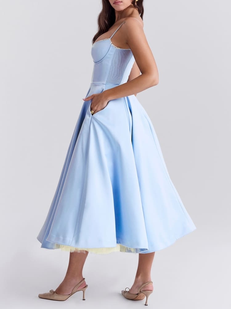 Robe mi-longue en tulle bleu Cendrillon